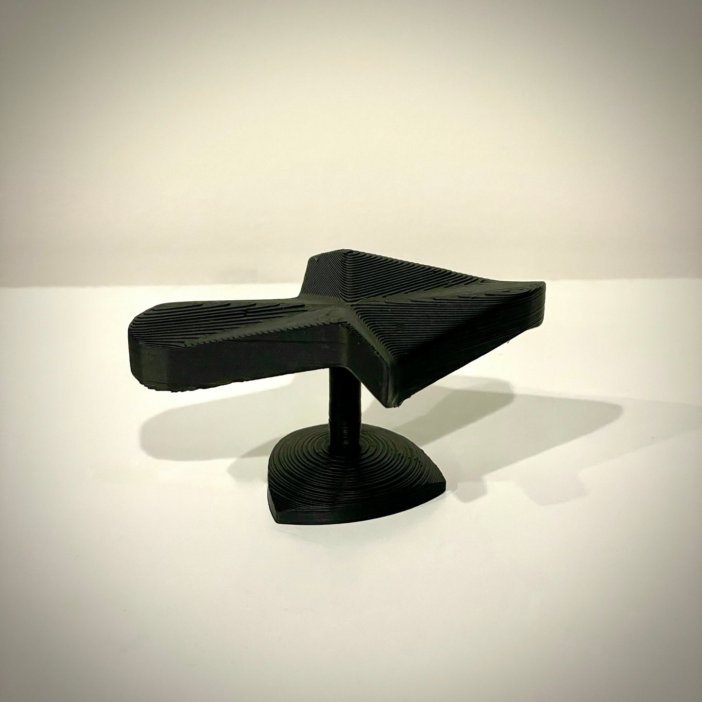 FLÈCHE POINTANT TOUJOURS DANS LA MÊME DIRECTION (Illusion d’optique)